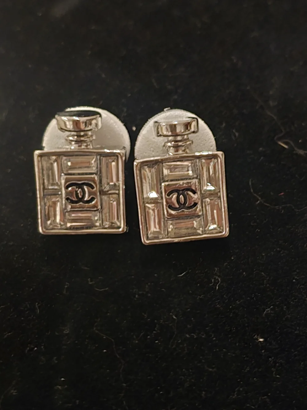 CHANEL elegant gold